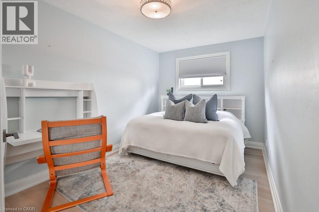 3354 Bristol Drive, Burlington, ON - Indoor Photo Showing Bedroom