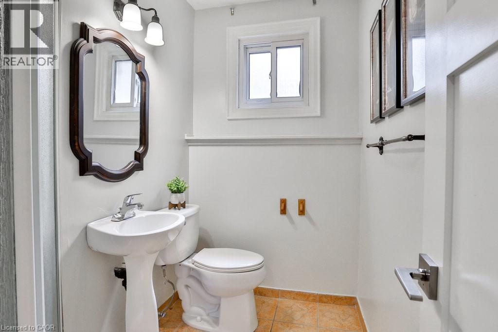 3354 Bristol Drive, Burlington, ON - Indoor Photo Showing Bathroom
