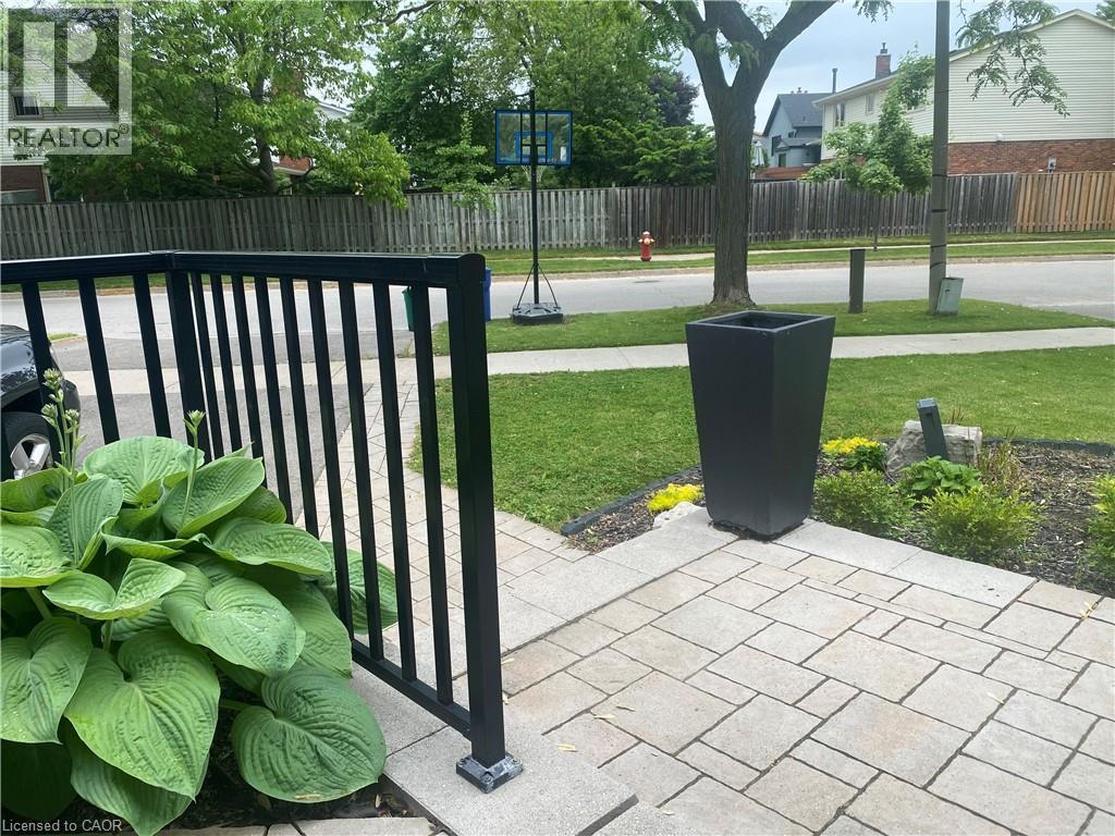 View of gate - 3354 Bristol Drive, Burlington, ON - Outdoor