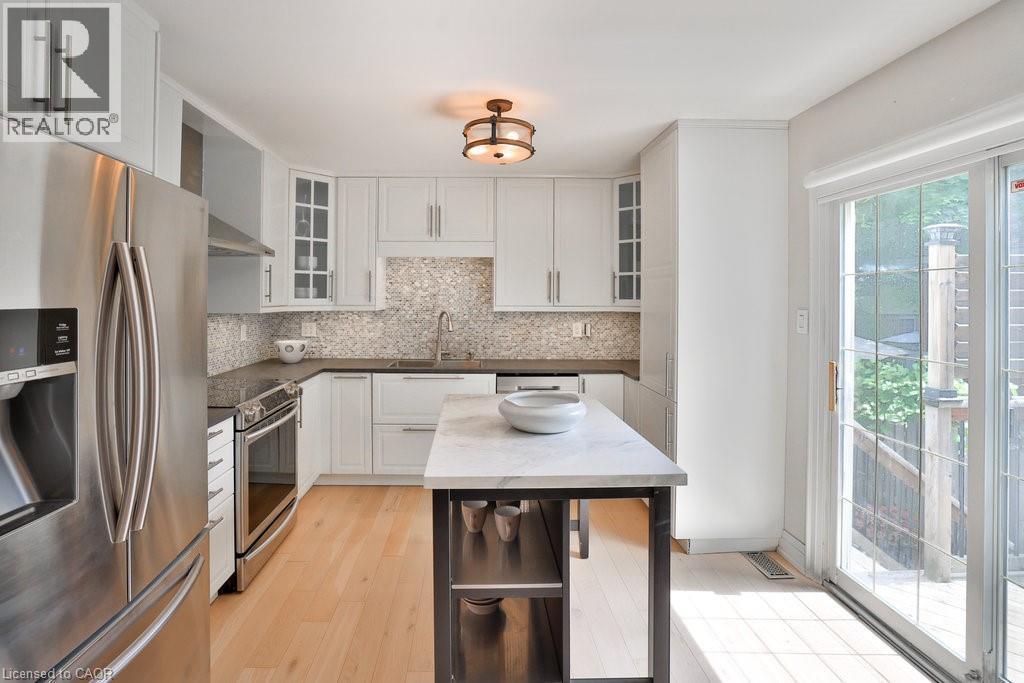 3354 Bristol Drive, Burlington, ON - Indoor Photo Showing Kitchen With Upgraded Kitchen