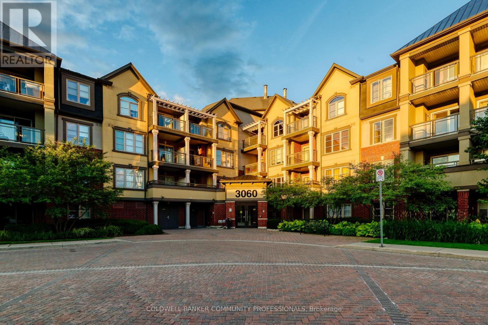 404 - 3060 Rotary Way, Burlington, ON - Outdoor With Balcony With Facade