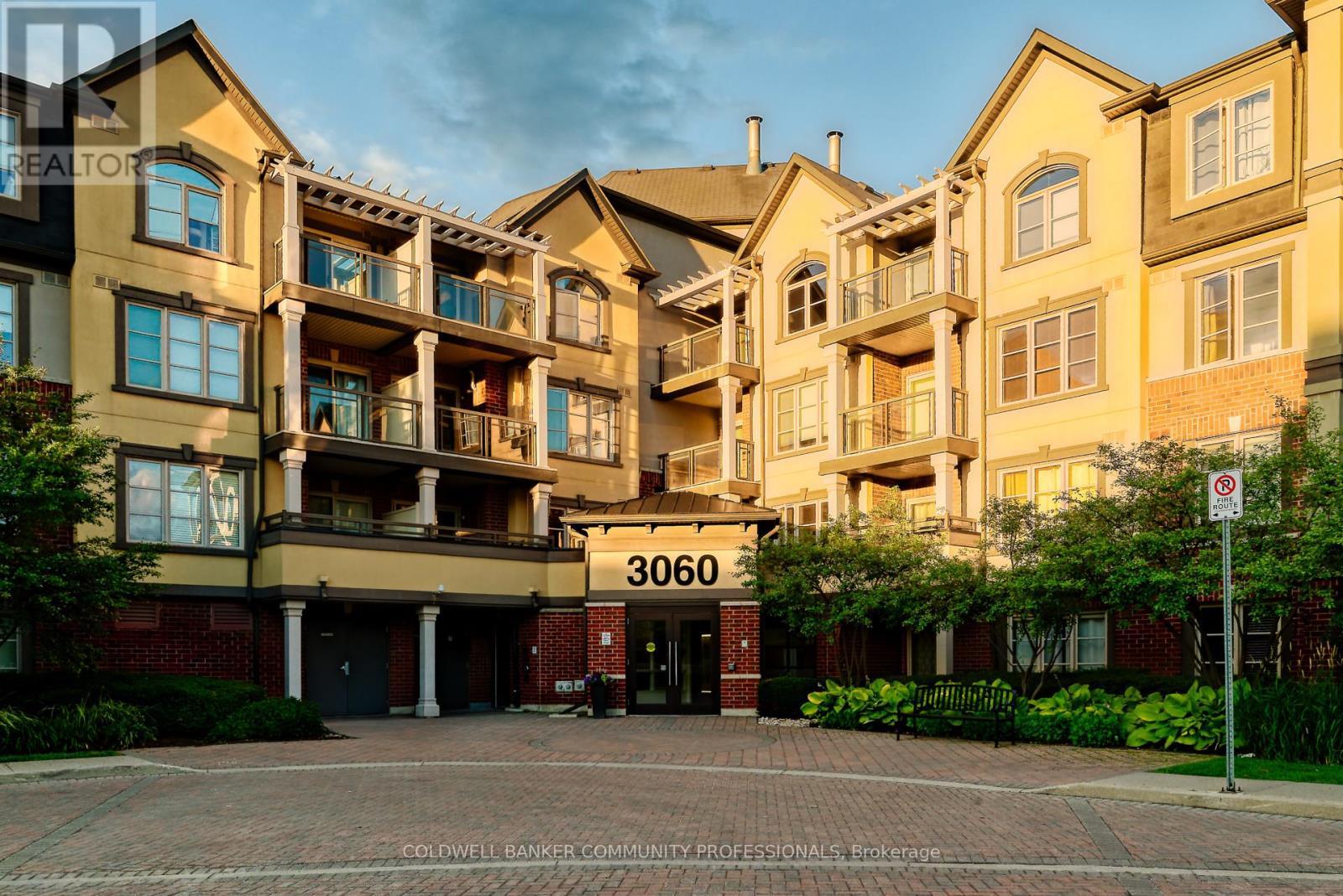 404 - 3060 Rotary Way, Burlington, ON - Outdoor With Balcony With Facade