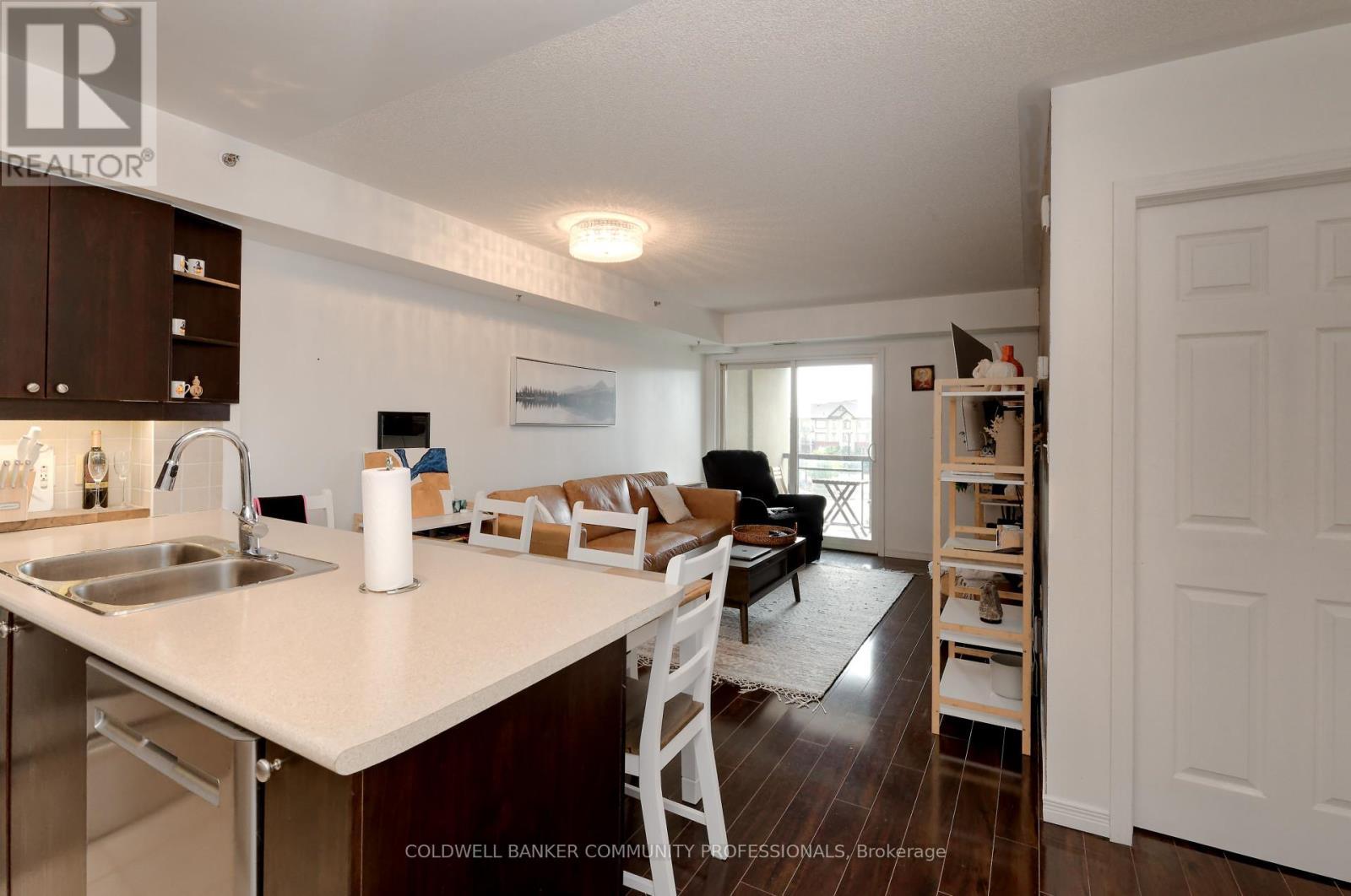 404 - 3060 Rotary Way, Burlington, ON - Indoor Photo Showing Kitchen With Double Sink