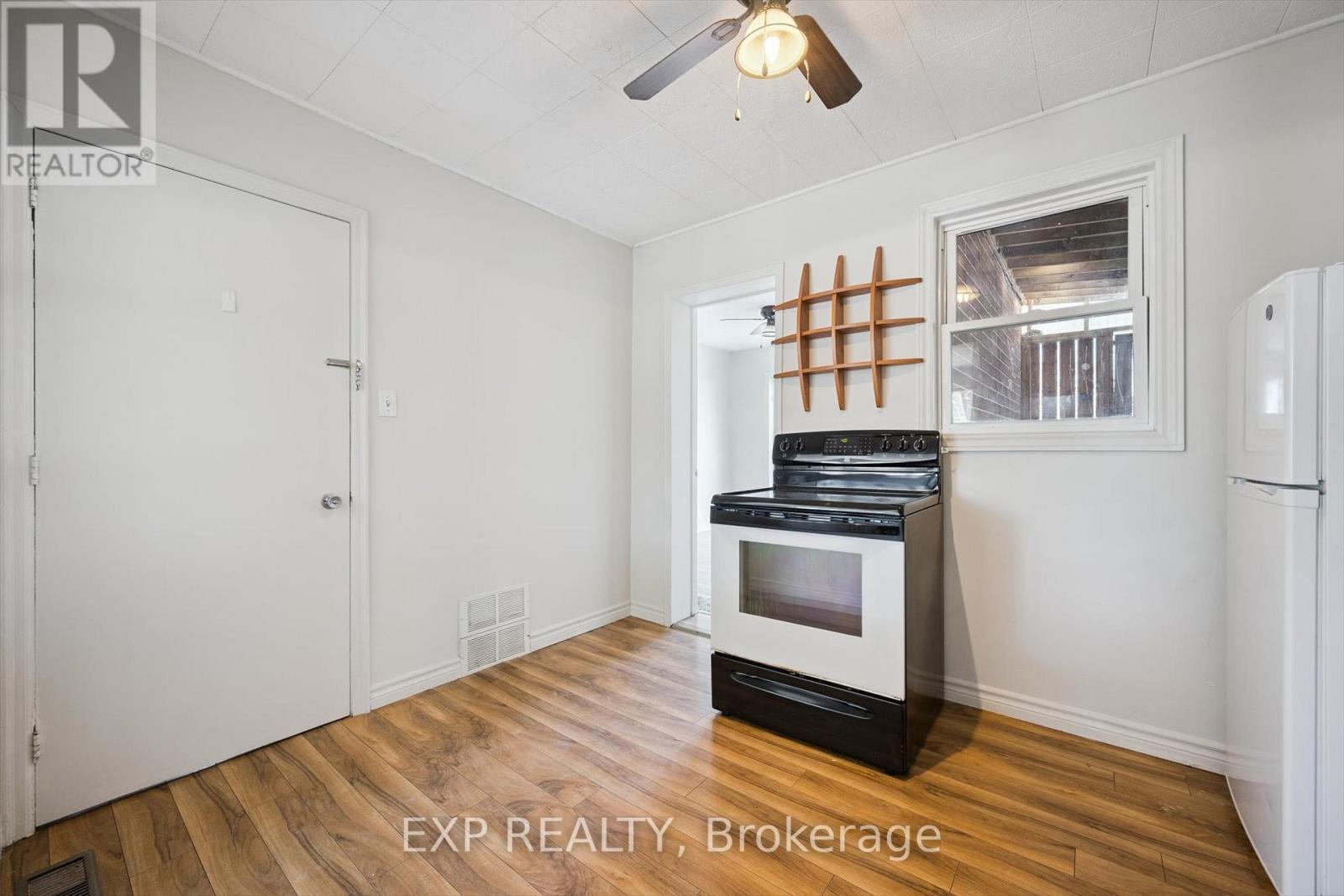 253 Sydney Street S, Kitchener, ON - Indoor Photo Showing Kitchen