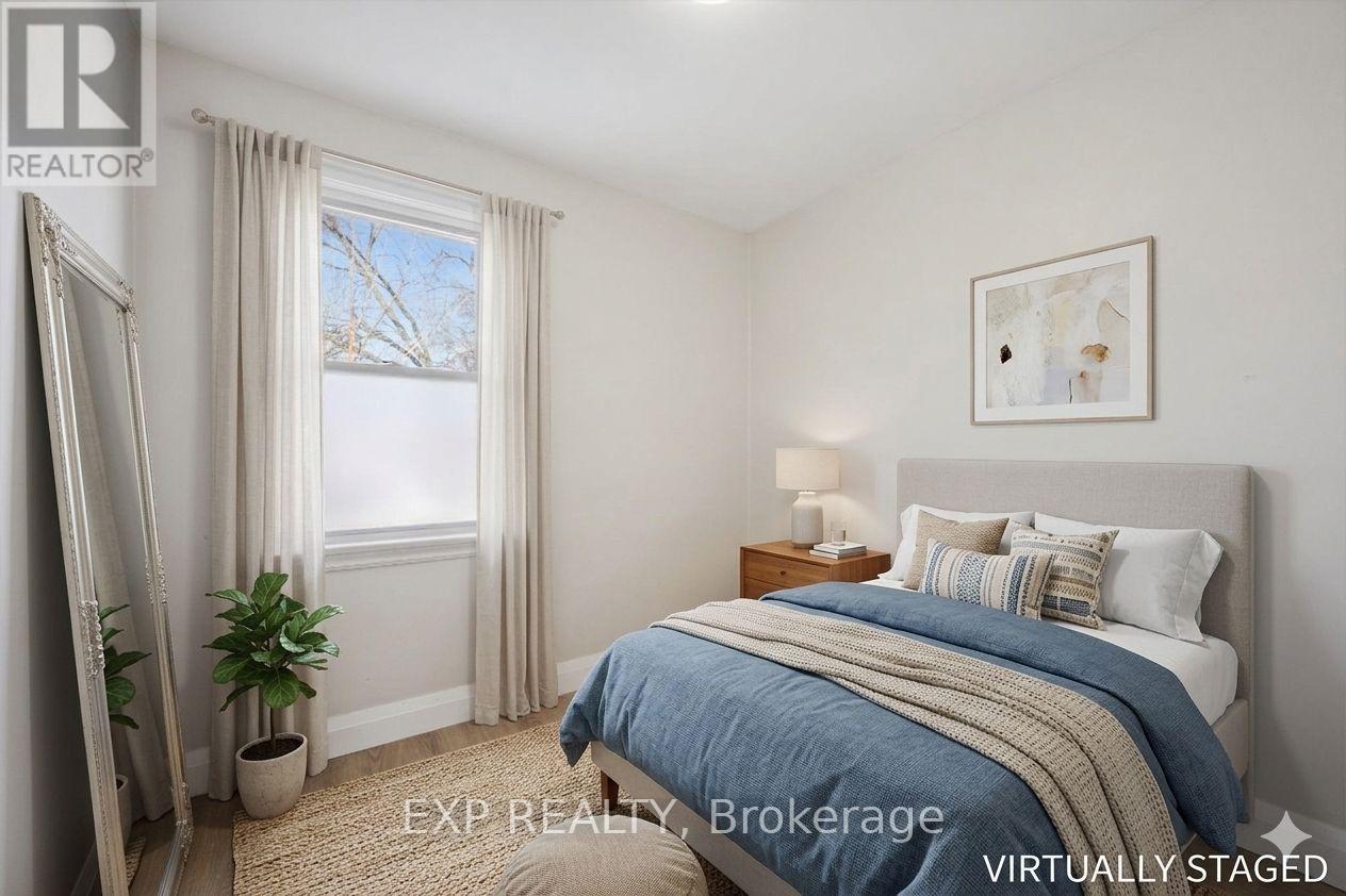 253 Sydney Street S, Kitchener, ON - Indoor Photo Showing Bedroom