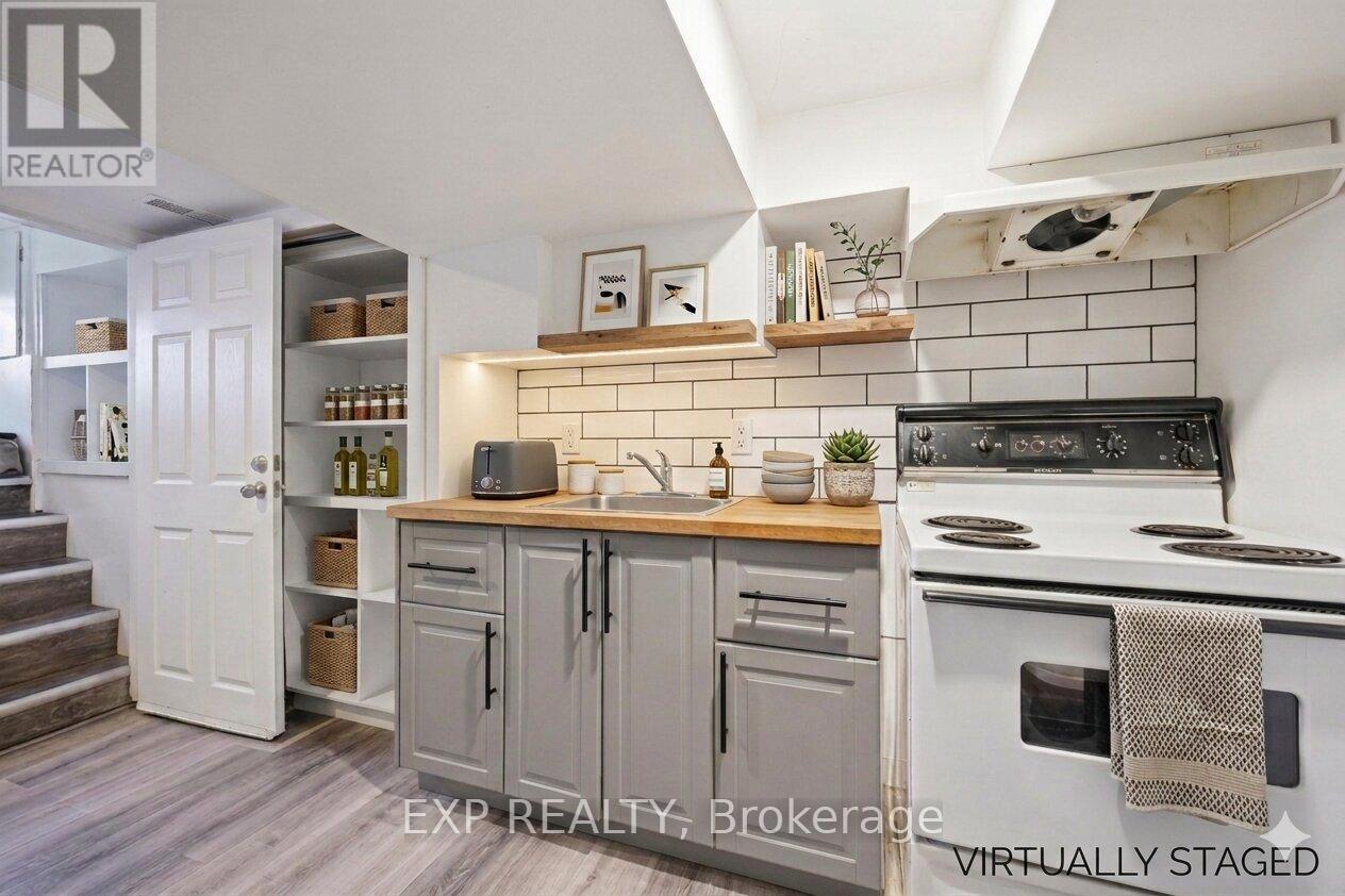 253 Sydney Street S, Kitchener, ON - Indoor Photo Showing Kitchen