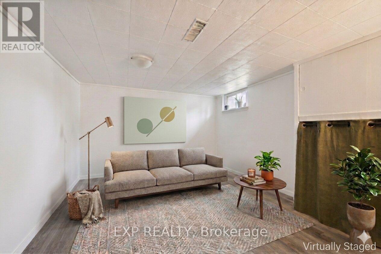 253 Sydney Street S, Kitchener, ON - Indoor