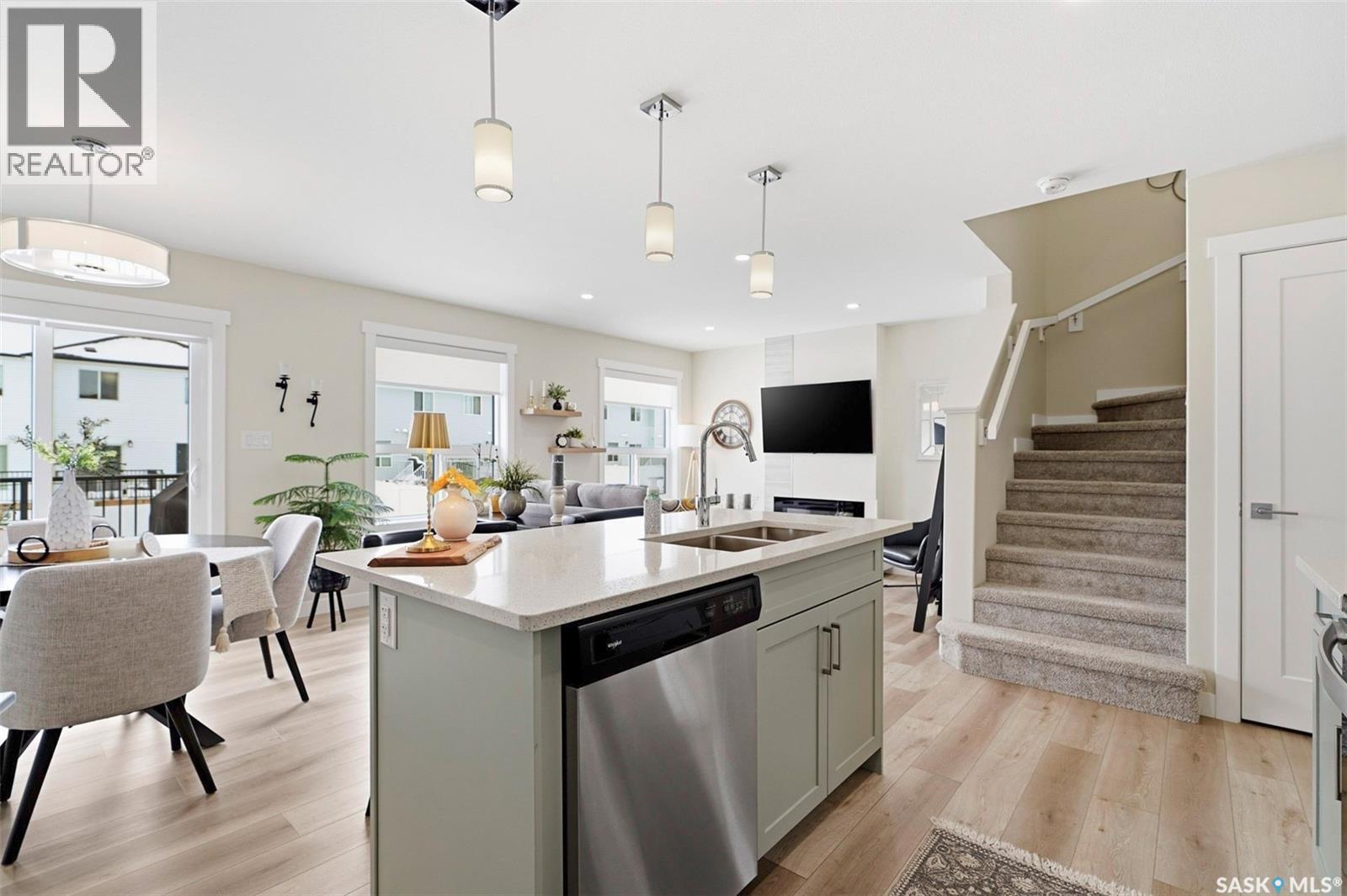 535 Schmeiser Avenue, Saskatoon, SK - Indoor Photo Showing Kitchen With Double Sink