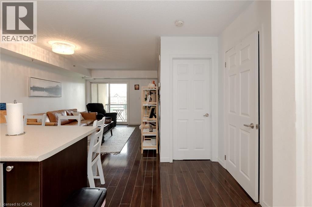 3060 Rotary Way Unit# 404, Burlington, ON - Indoor Photo Showing Other Room