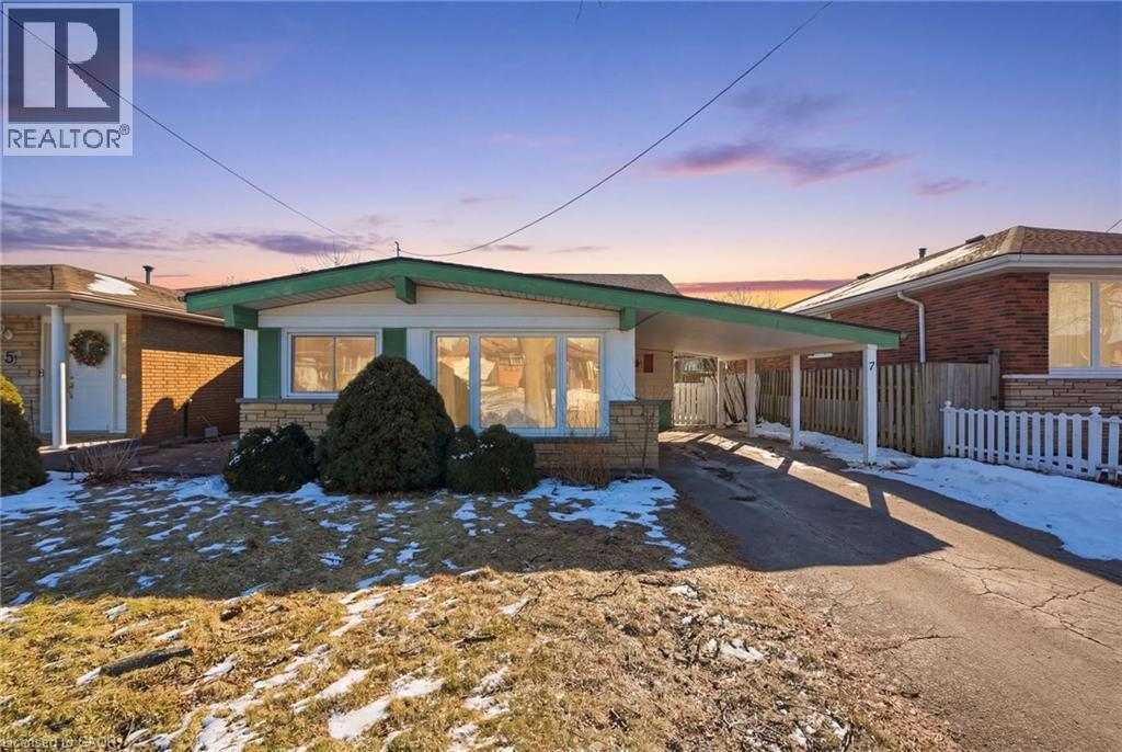 7 Rapallo Drive, Hamilton, ON - Outdoor