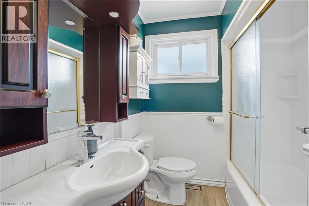 7 Rapallo Drive, Hamilton, ON - Indoor Photo Showing Bathroom