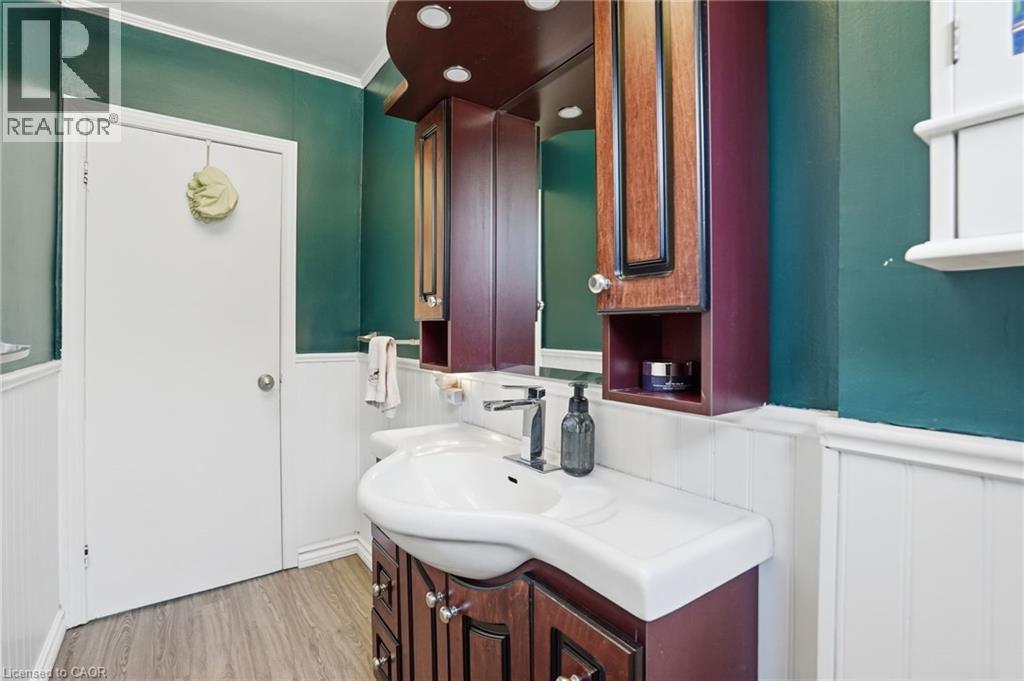 7 Rapallo Drive, Hamilton, ON - Indoor Photo Showing Bathroom