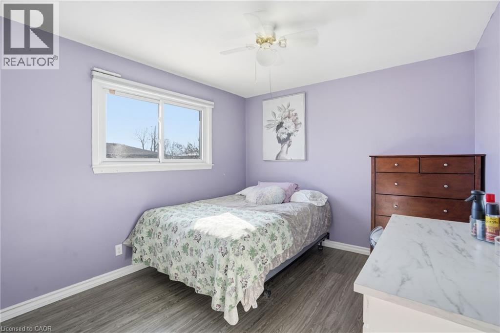 7 Rapallo Drive, Hamilton, ON - Indoor Photo Showing Bedroom