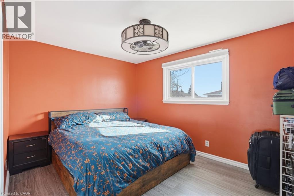 7 Rapallo Drive, Hamilton, ON - Indoor Photo Showing Bedroom