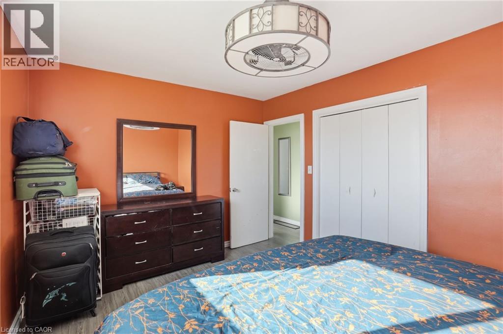 7 Rapallo Drive, Hamilton, ON - Indoor Photo Showing Bedroom