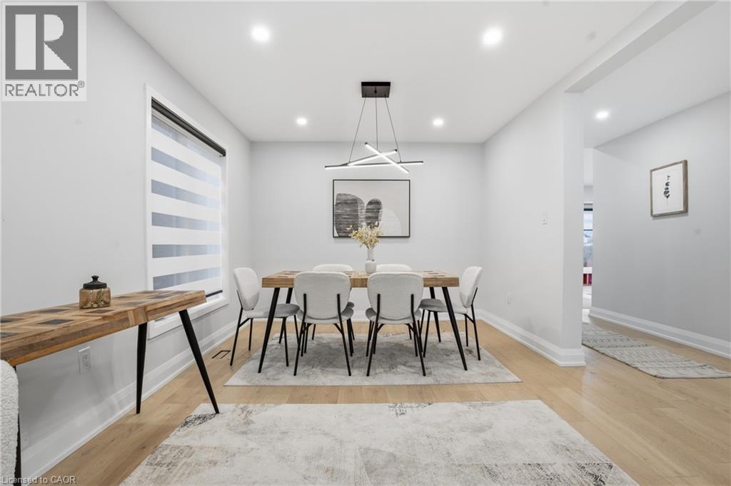 108 Greenshire Drive, Hamilton, ON - Indoor Photo Showing Dining Room