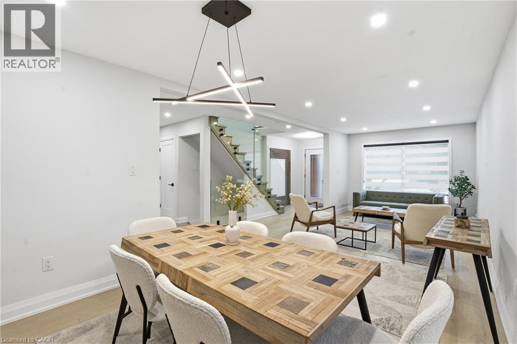 108 Greenshire Drive, Hamilton, ON - Indoor Photo Showing Dining Room