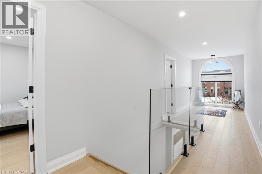 108 Greenshire Drive, Hamilton, ON - Indoor Photo Showing Other Room