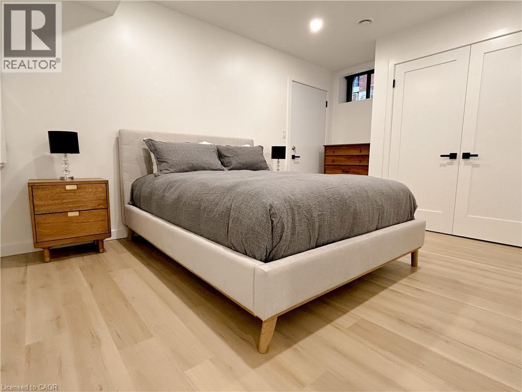 77 Melbourne Street, Hamilton, ON - Indoor Photo Showing Bedroom