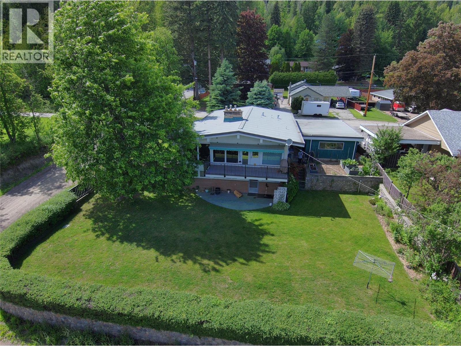 1832 Third Street, Fruitvale, BC - Outdoor With Deck Patio Veranda