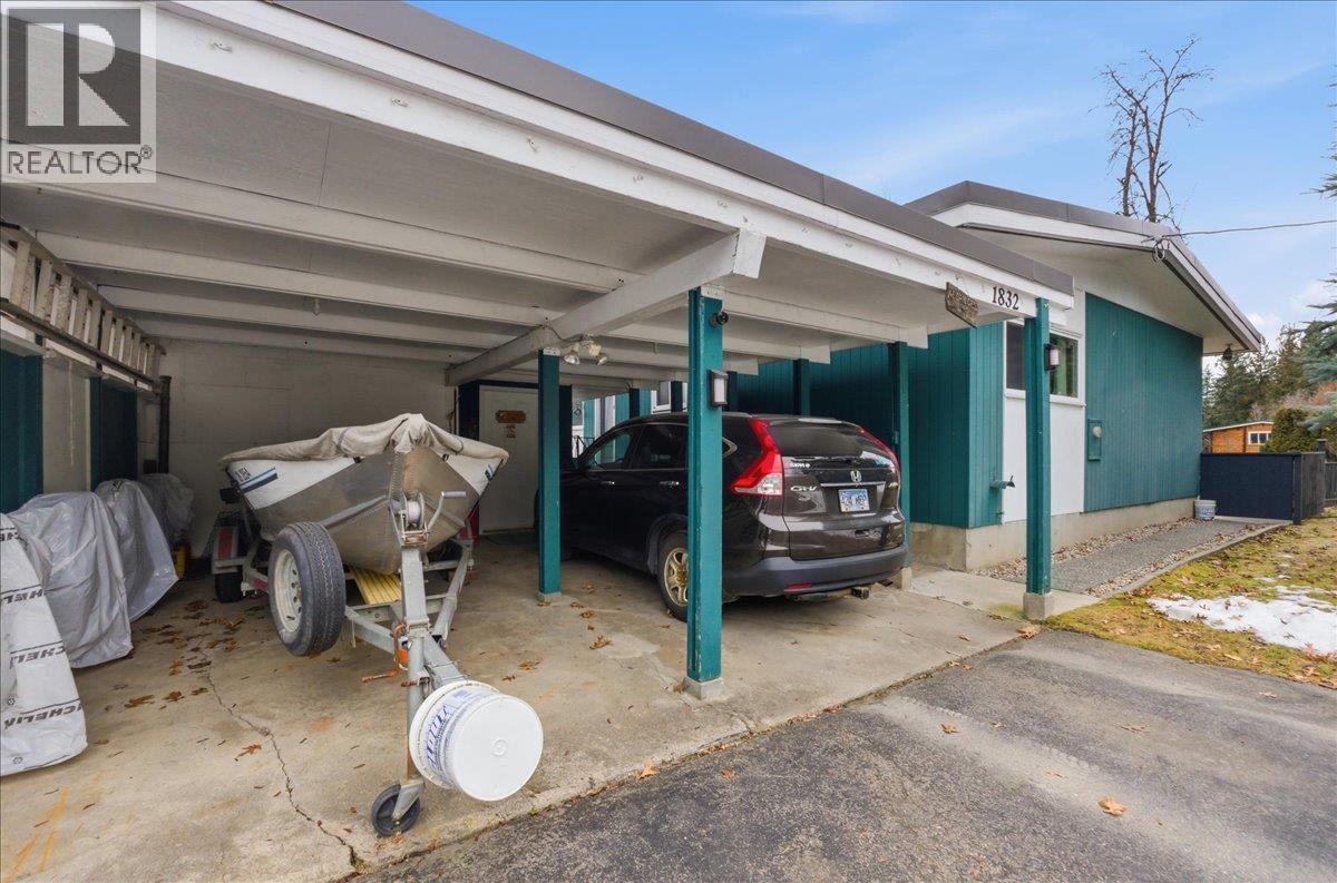 1832 Third Street, Fruitvale, BC - Outdoor