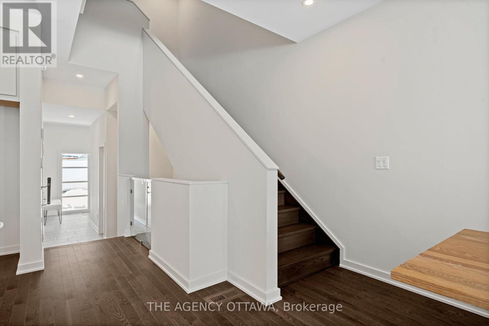 1003 Kitigan Grove, Ottawa, ON - Indoor Photo Showing Other Room