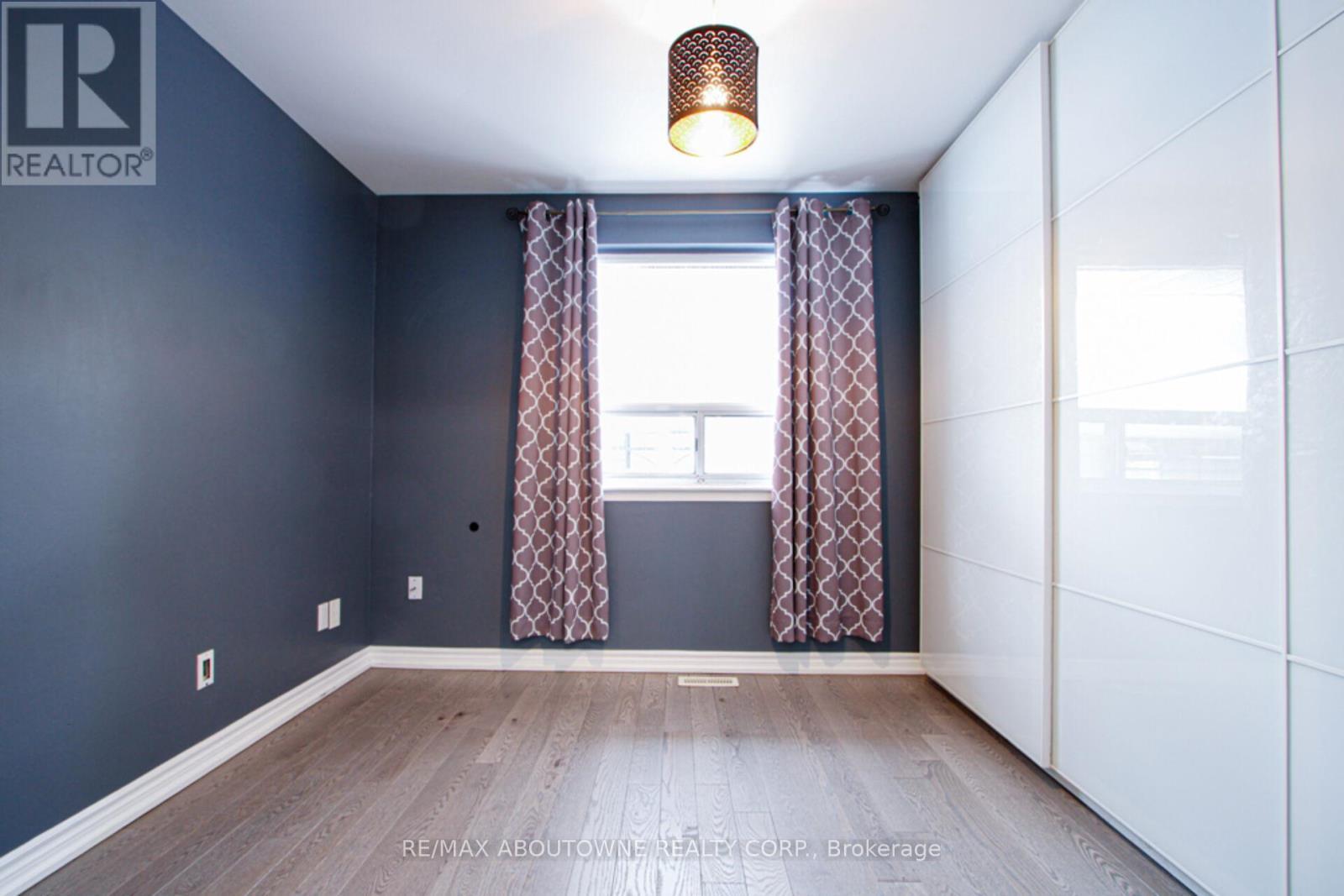 1601 Sandgate Crescent, Mississauga, ON - Indoor Photo Showing Other Room