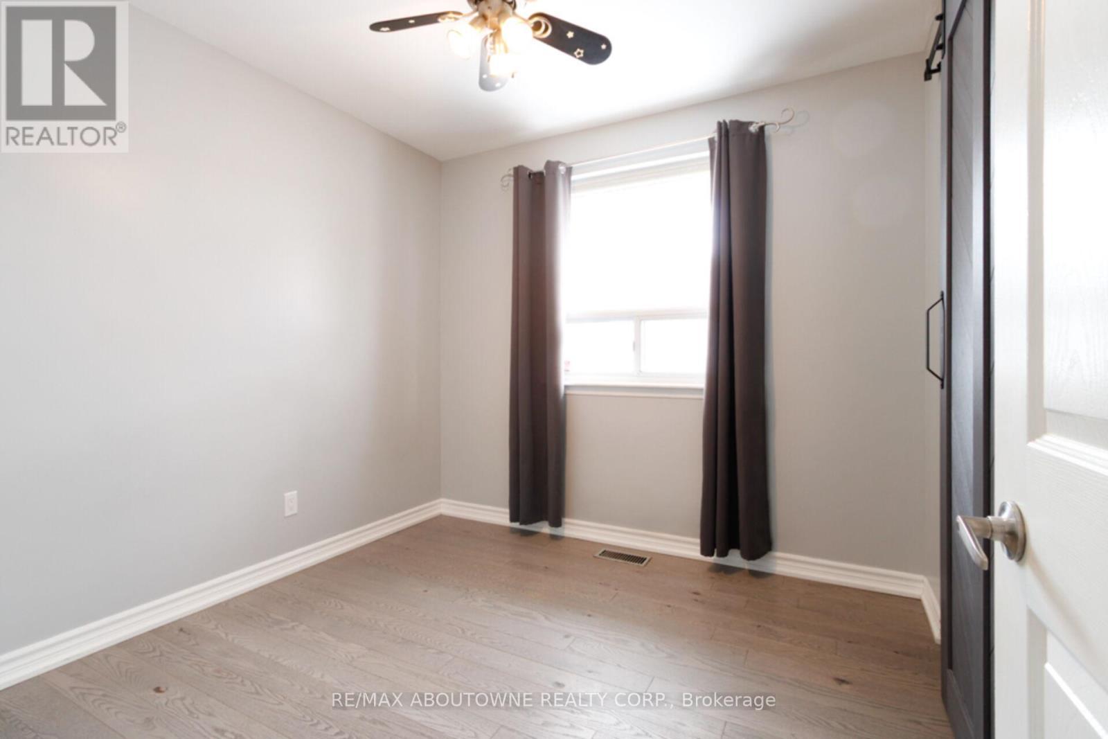 1601 Sandgate Crescent, Mississauga, ON - Indoor Photo Showing Other Room