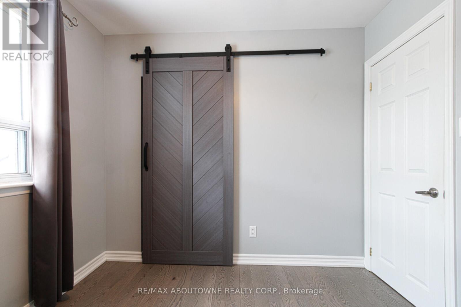 1601 Sandgate Crescent, Mississauga, ON - Indoor Photo Showing Other Room