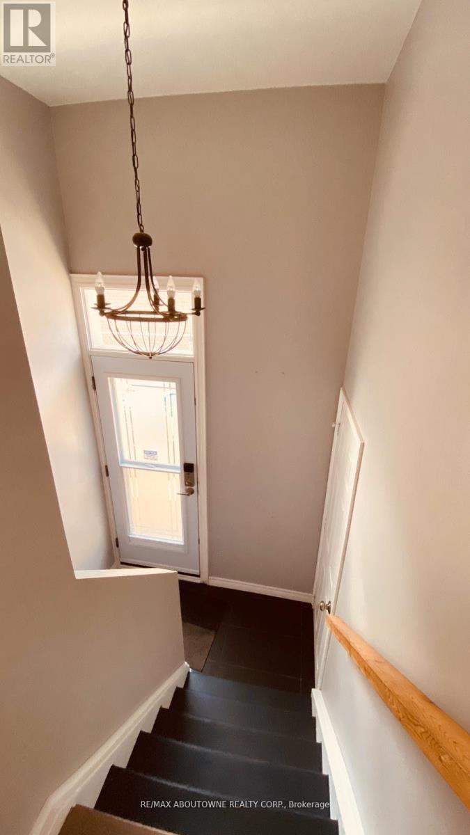 1601 Sandgate Crescent, Mississauga, ON - Indoor Photo Showing Other Room