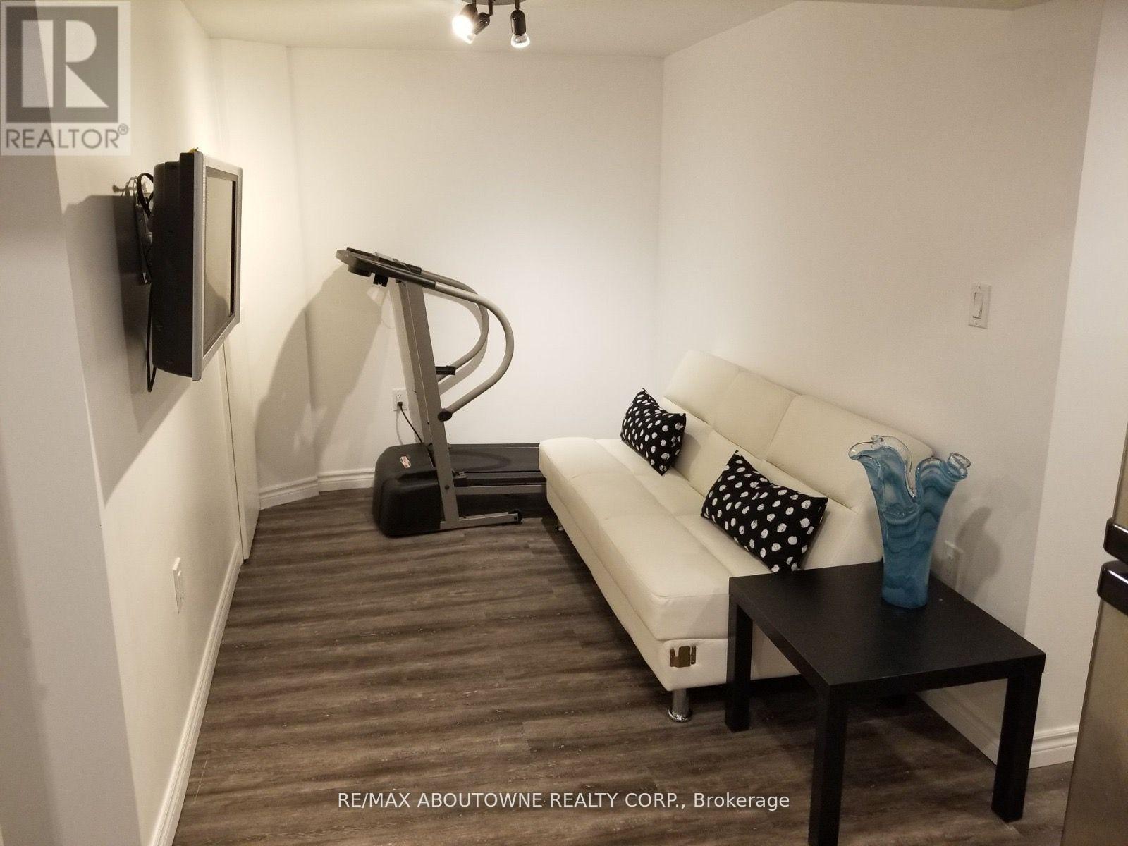 1601 Sandgate Crescent, Mississauga, ON - Indoor