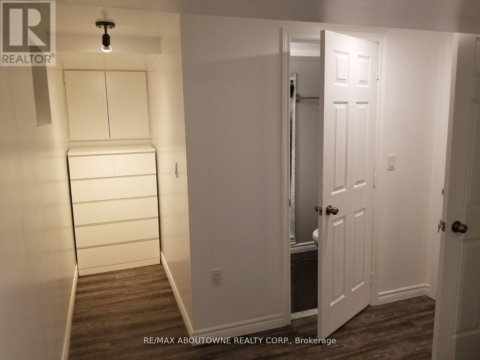 1601 Sandgate Crescent, Mississauga, ON - Indoor Photo Showing Other Room