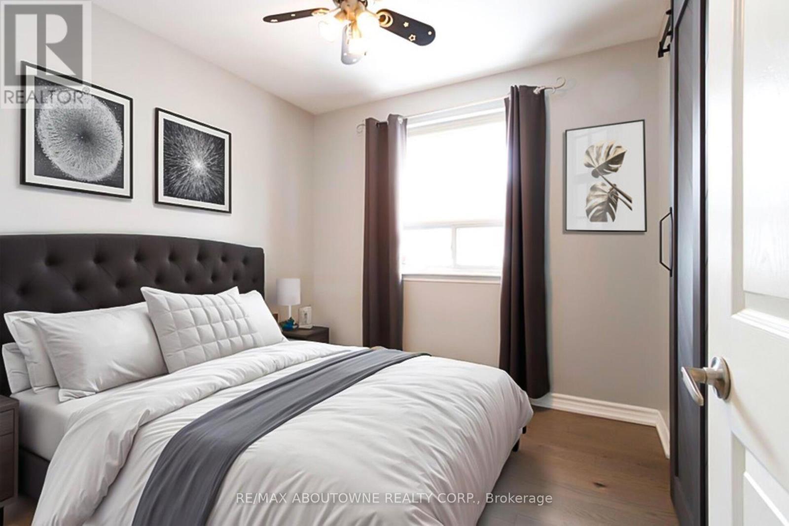 1601 Sandgate Crescent, Mississauga, ON - Indoor Photo Showing Bedroom