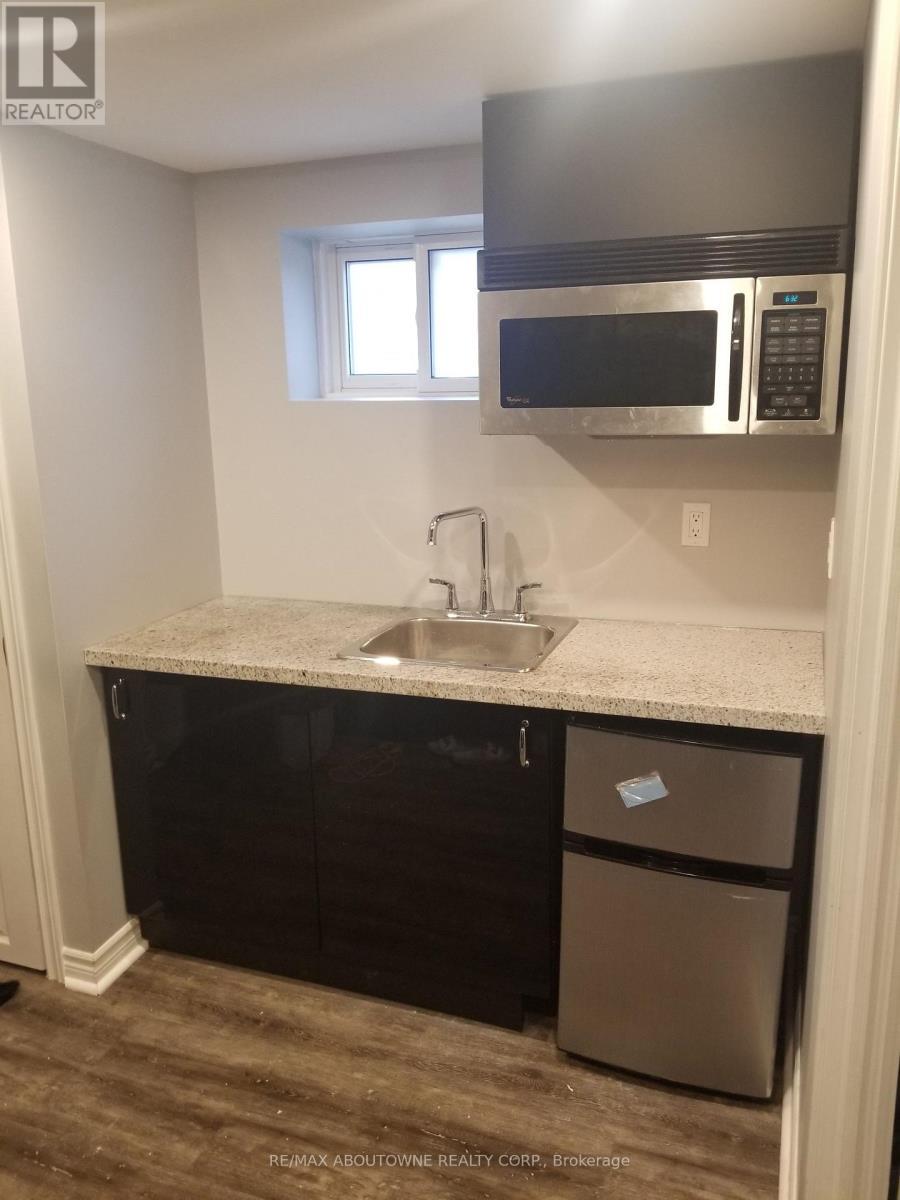 1601 Sandgate Crescent, Mississauga, ON - Indoor