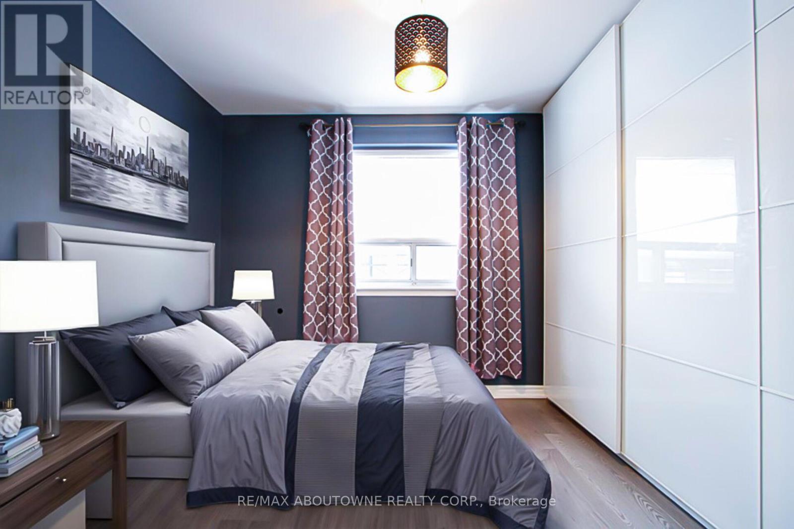 1601 Sandgate Crescent, Mississauga, ON - Indoor Photo Showing Bedroom