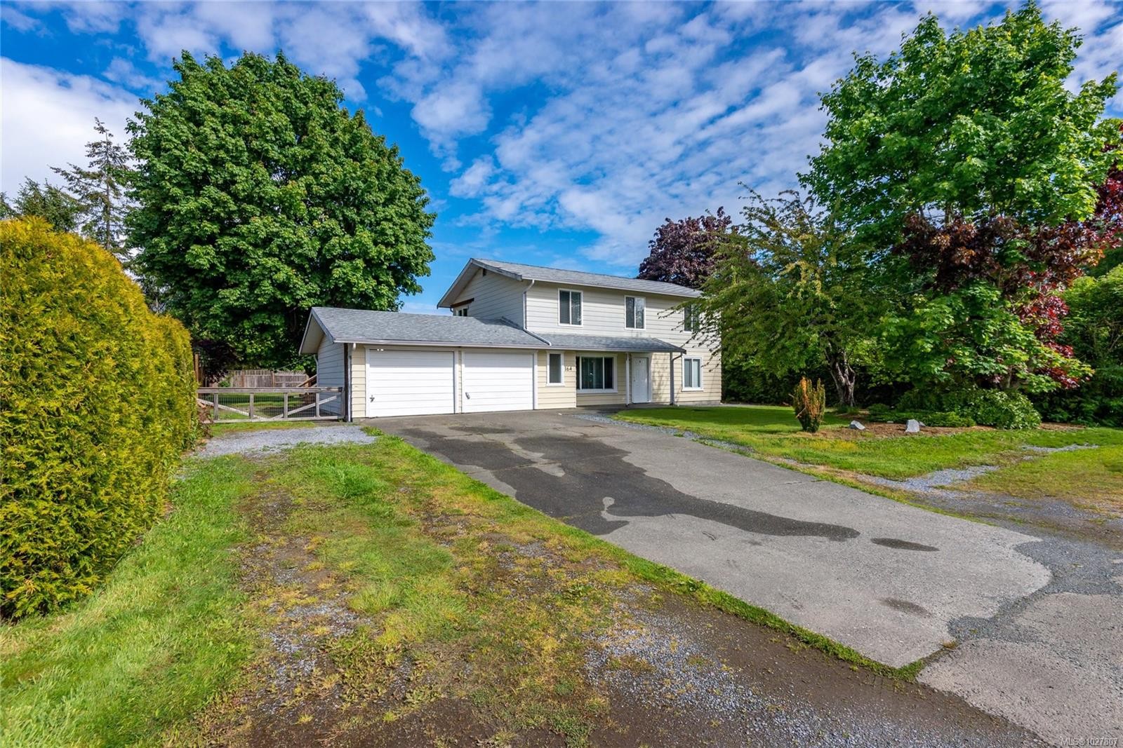 164 Crawford Rd, Campbell River, BC - Outdoor With Facade