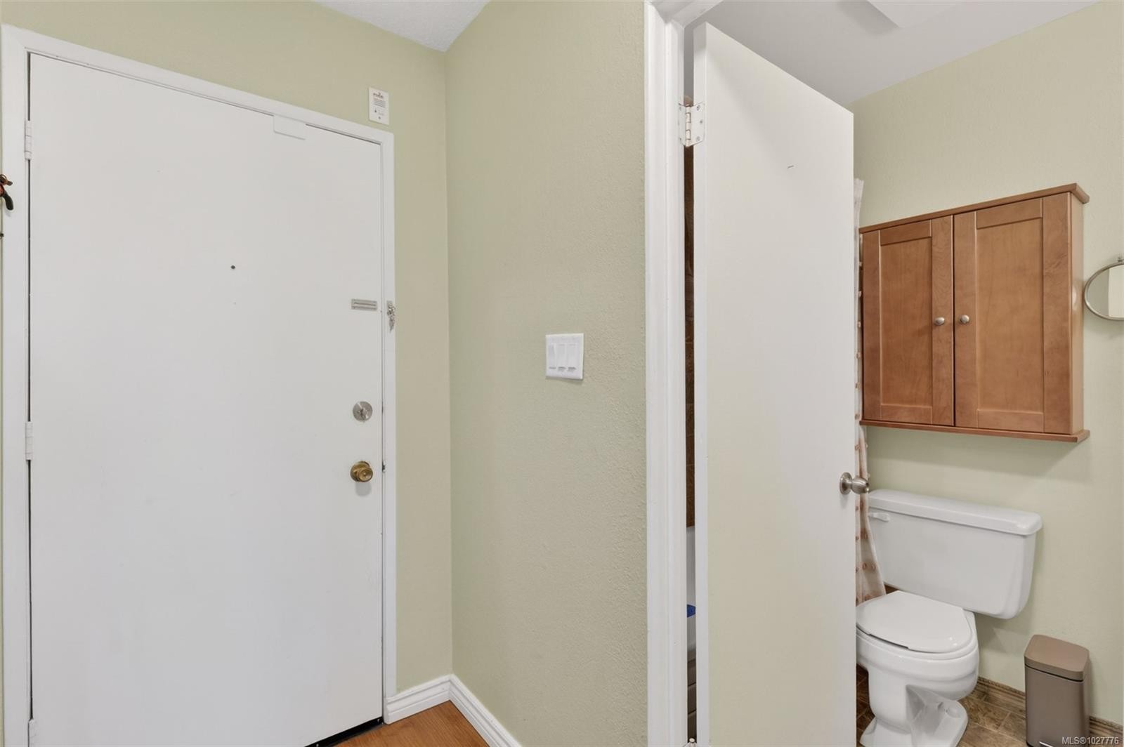 323-3225 Eldon Pl, Saanich, BC - Indoor Photo Showing Other Room