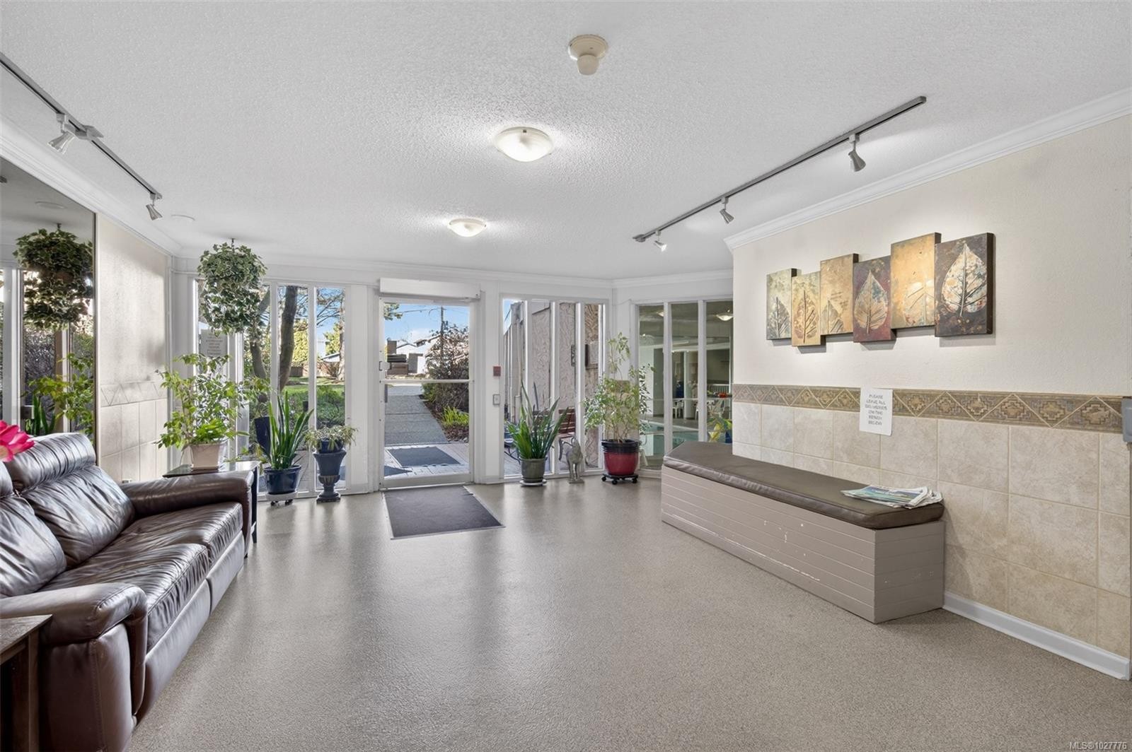 323-3225 Eldon Pl, Saanich, BC - Indoor