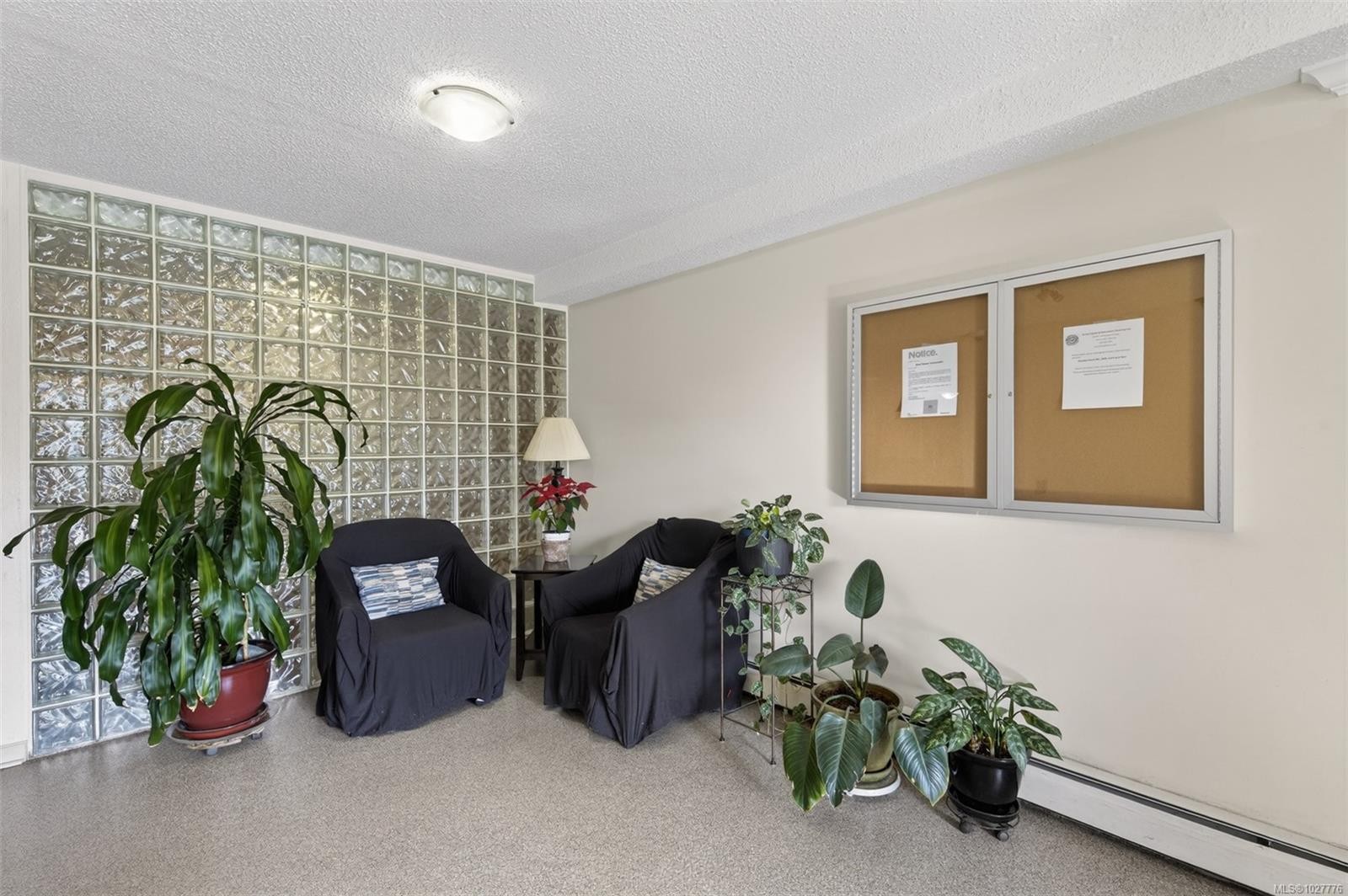 323-3225 Eldon Pl, Saanich, BC - Indoor Photo Showing Other Room