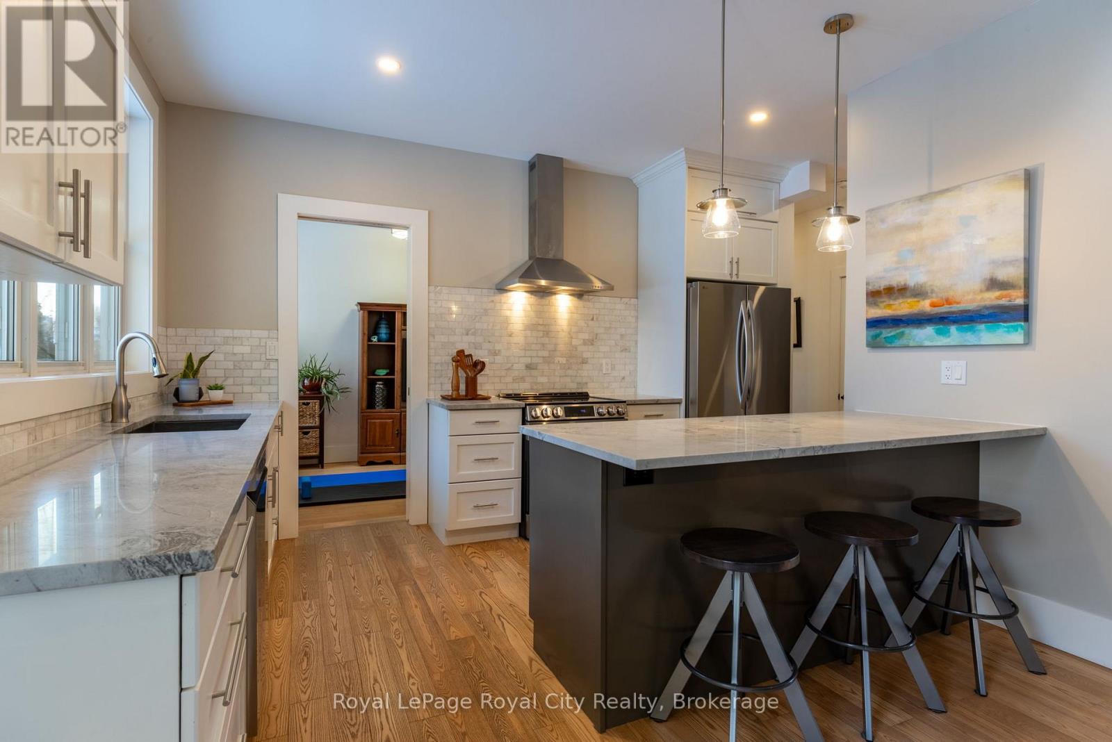 255 Normandy Avenue, Waterloo, ON - Indoor Photo Showing Kitchen With Upgraded Kitchen