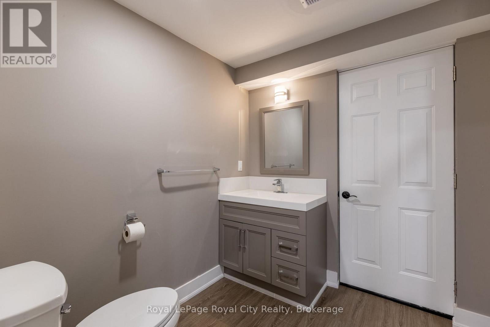 255 Normandy Avenue, Waterloo, ON - Indoor Photo Showing Bathroom