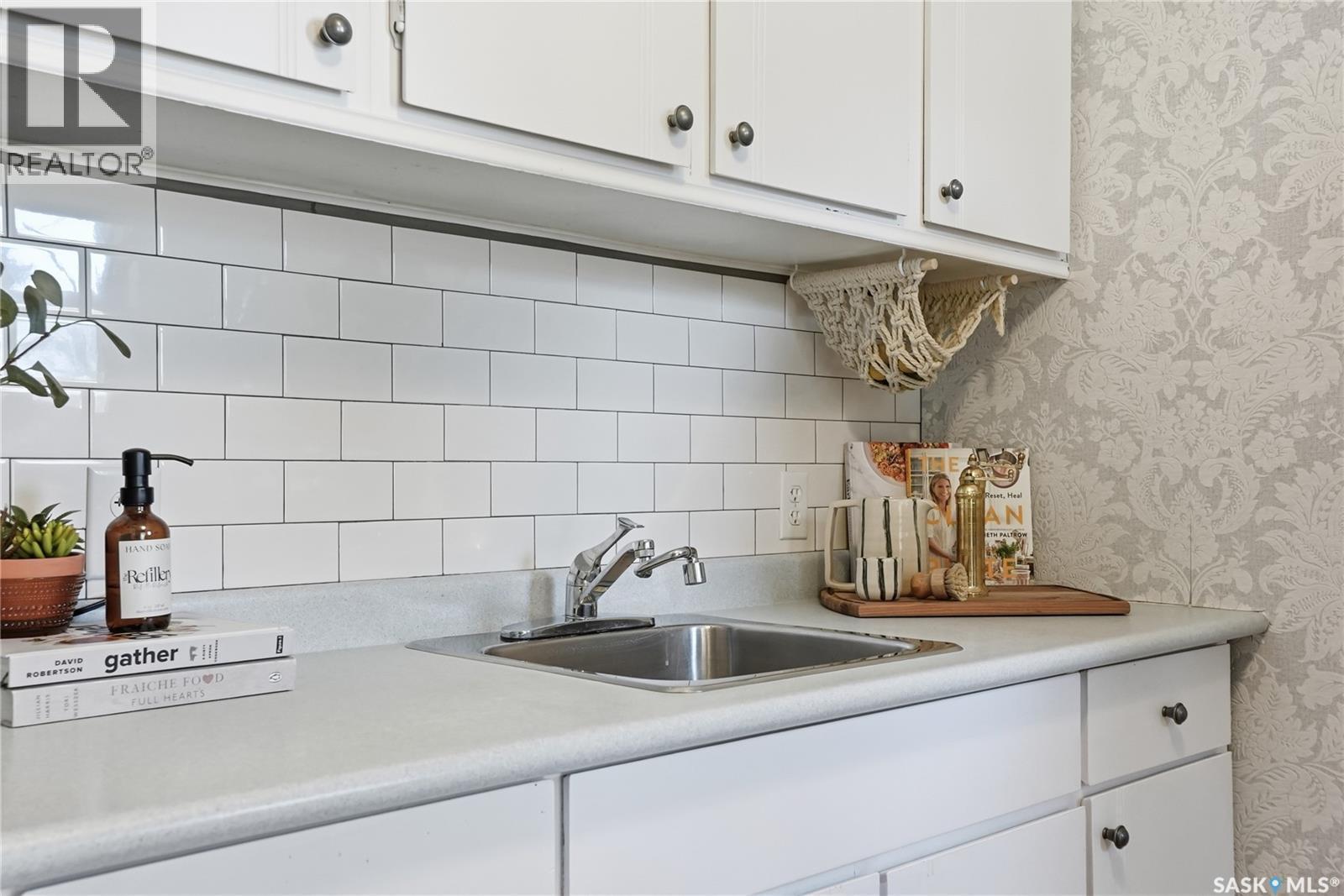 806 7Th Street E, Saskatoon, SK - Indoor Photo Showing Kitchen