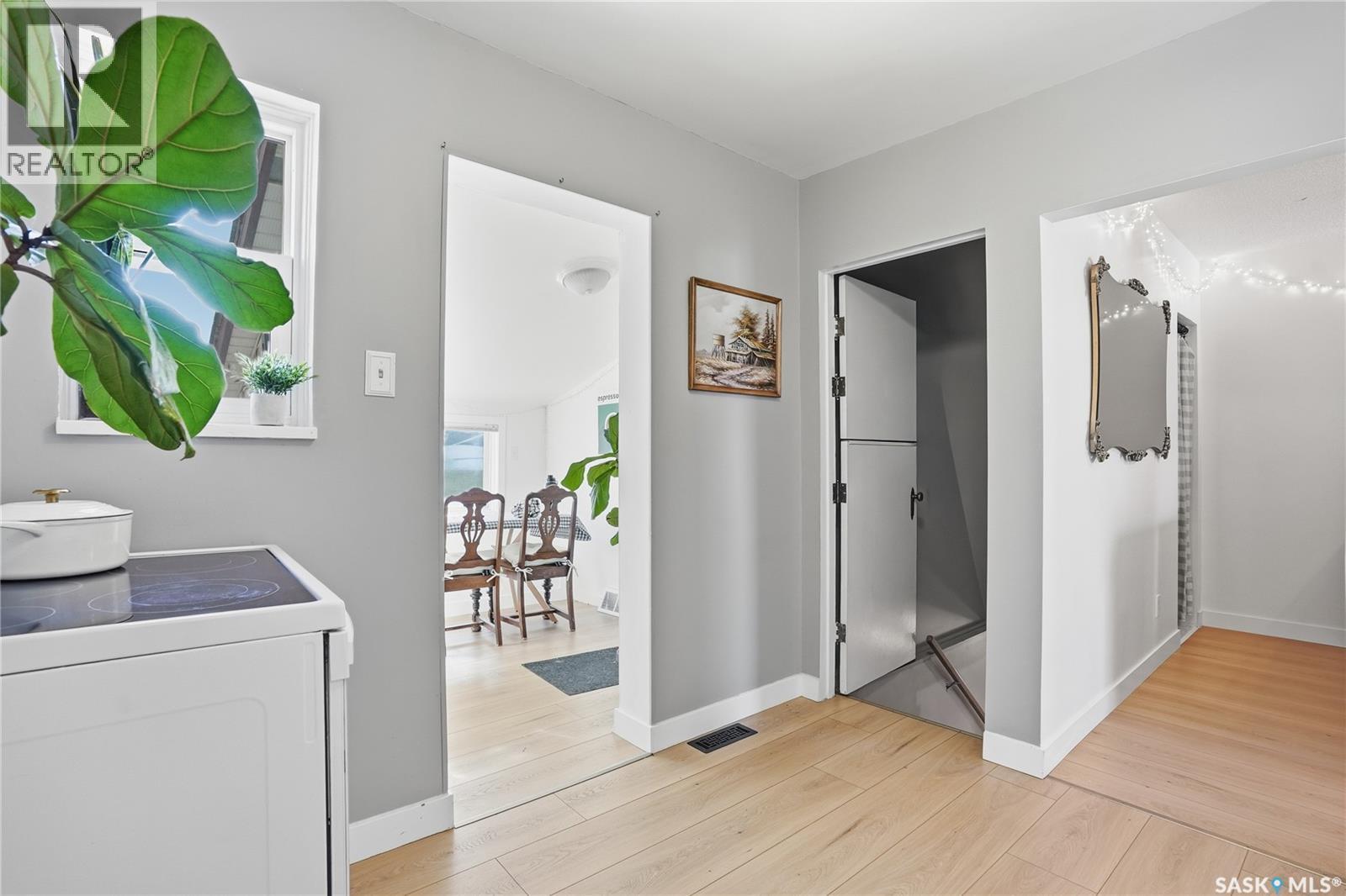 806 7Th Street E, Saskatoon, SK - Indoor