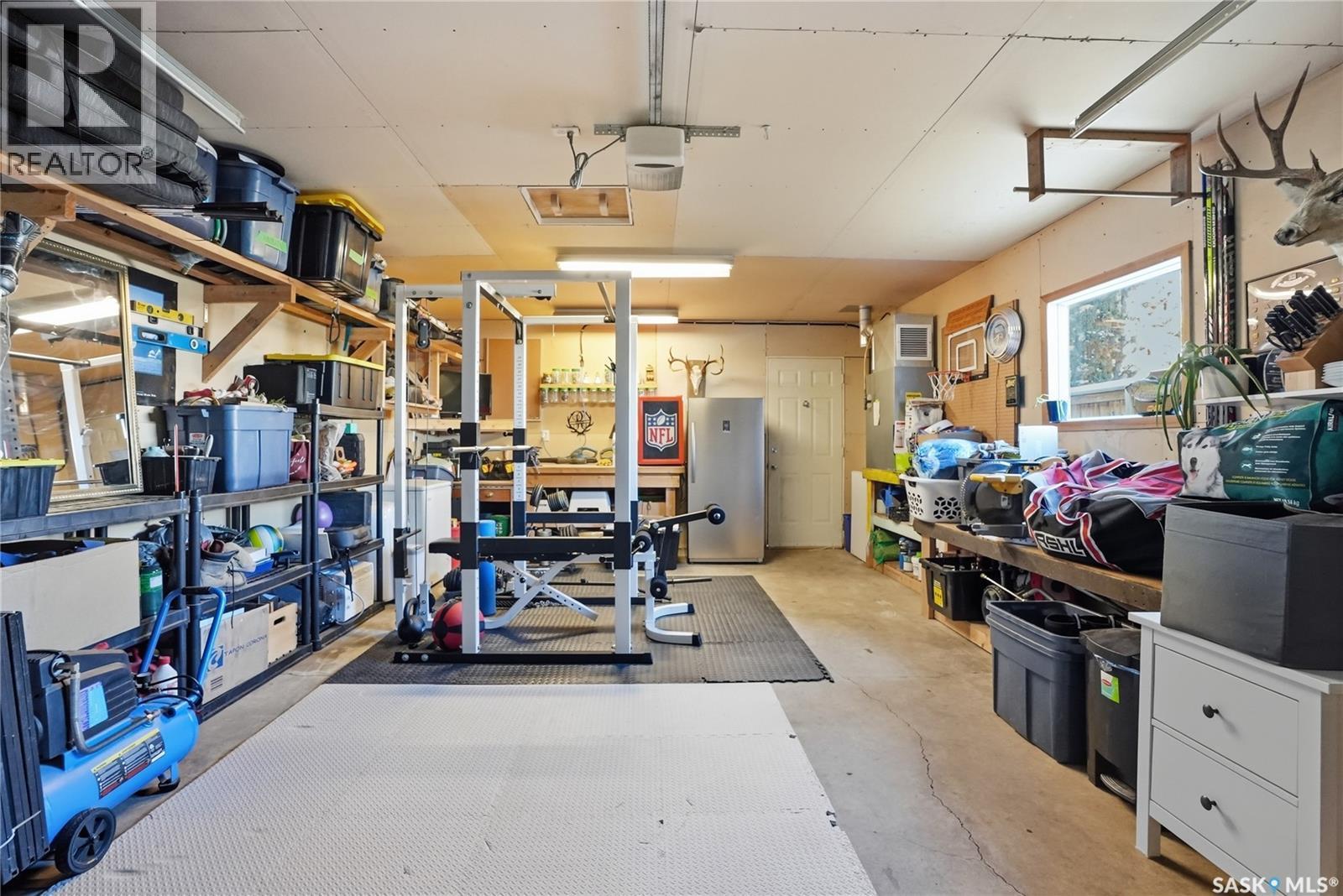 806 7Th Street E, Saskatoon, SK - Indoor Photo Showing Garage