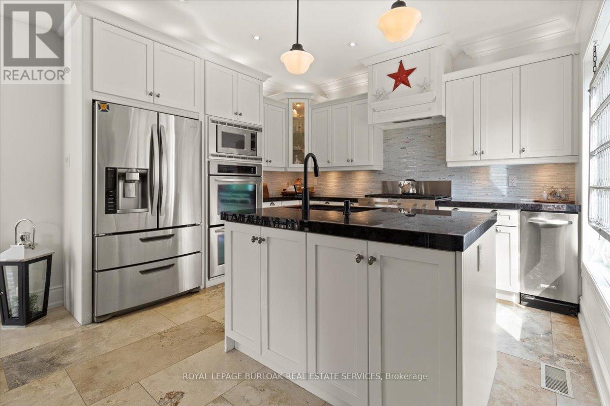 4263 Millcroft Park Drive, Burlington, ON - Indoor Photo Showing Kitchen With Upgraded Kitchen