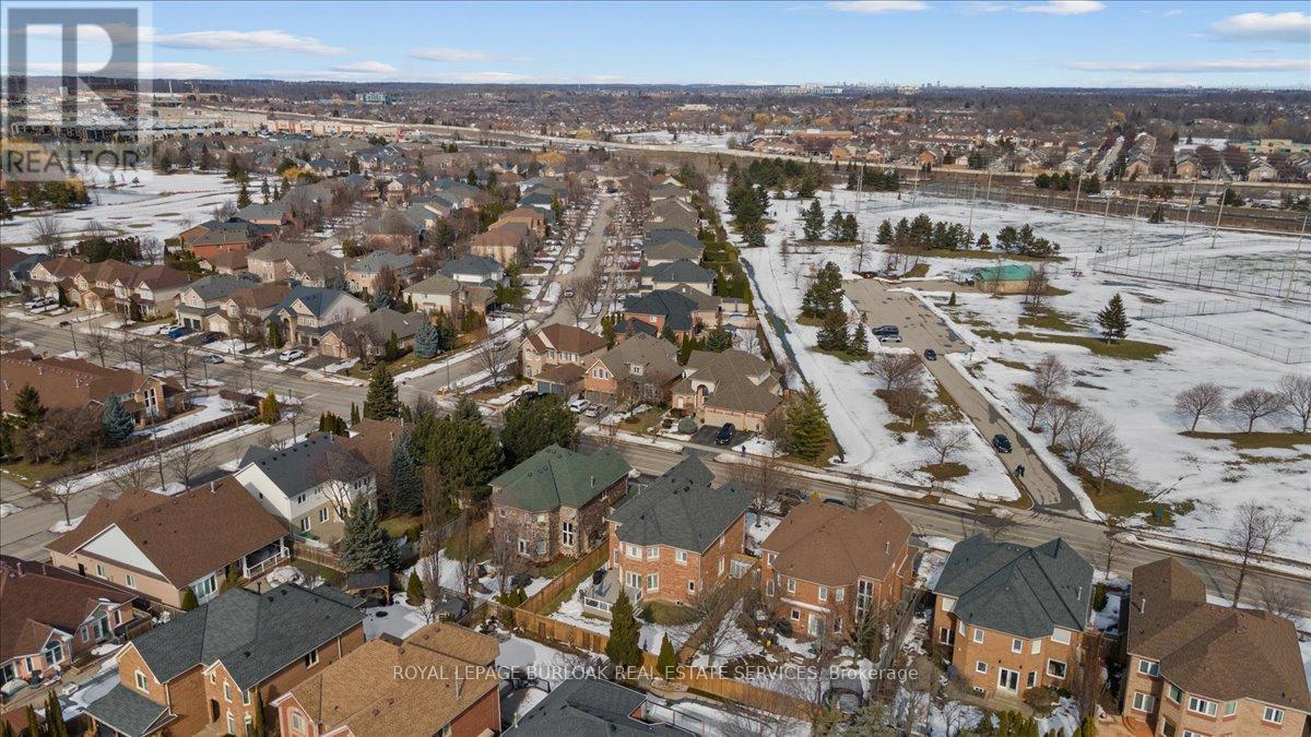 4263 Millcroft Park Drive, Burlington, ON - Outdoor With View