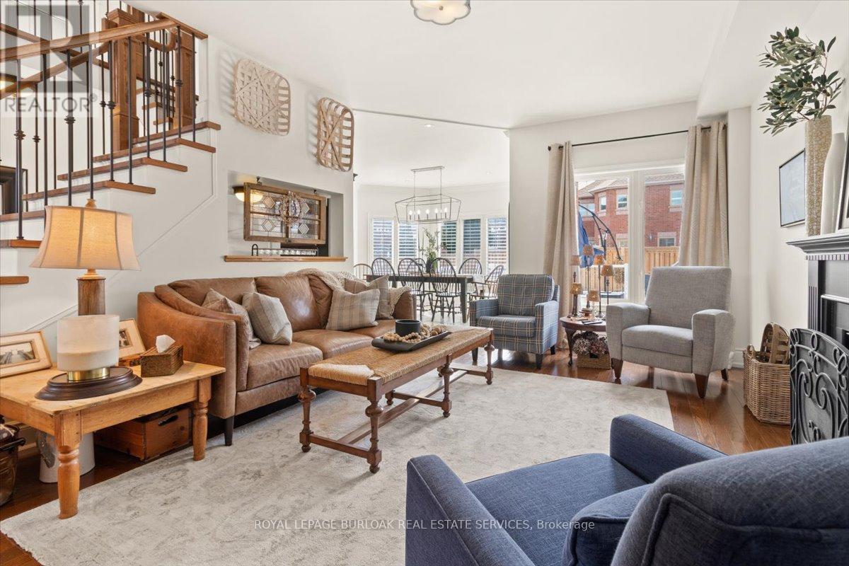 4263 Millcroft Park Drive, Burlington, ON - Indoor Photo Showing Living Room
