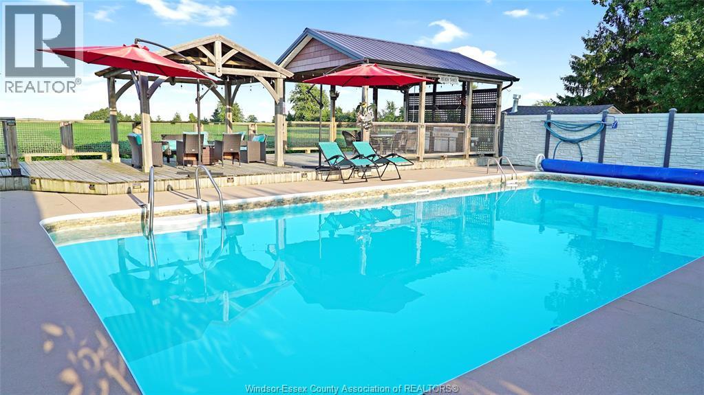 1720 Lakeshore Rd 123, Lakeshore, ON - Outdoor With In Ground Pool With Backyard