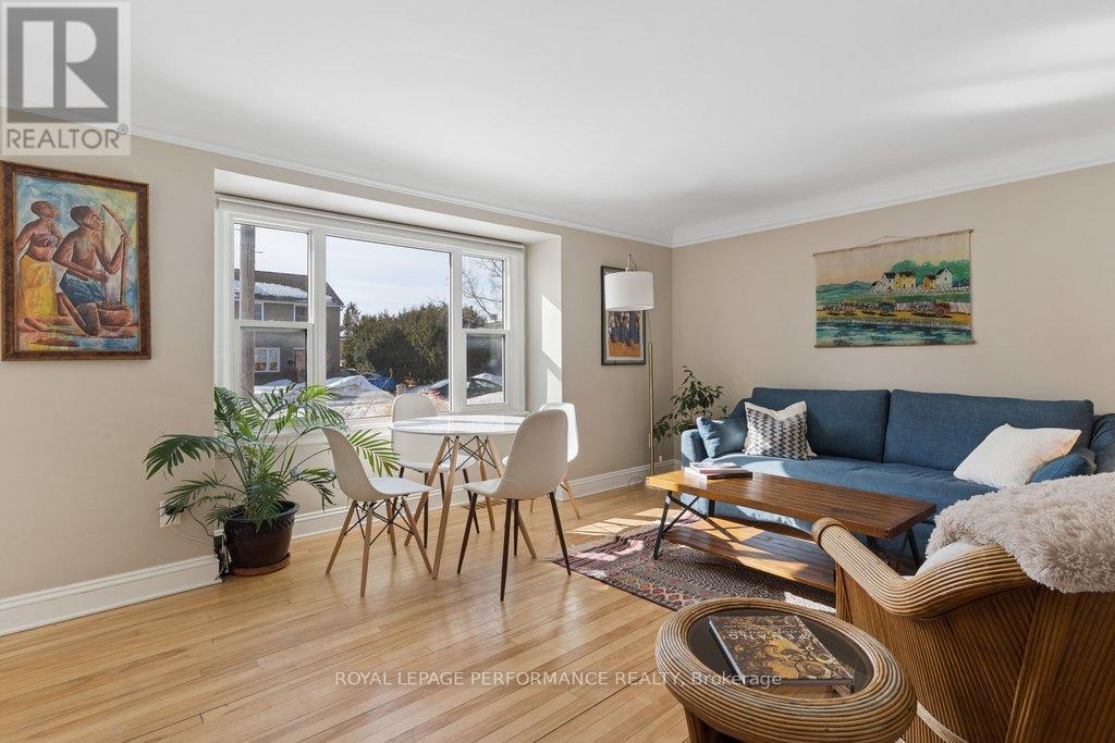 309 Glynn Avenue, Ottawa, ON - Indoor Photo Showing Living Room