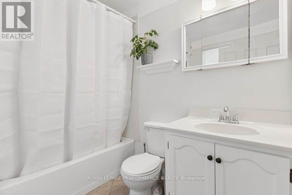 309 Glynn Avenue, Ottawa, ON - Indoor Photo Showing Bathroom